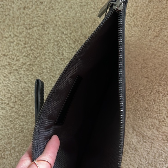 NWT Alice + Olivia UNIQUE Black with Flowers Envelope Clutch Purse 8x12 - Picture 3 of 4